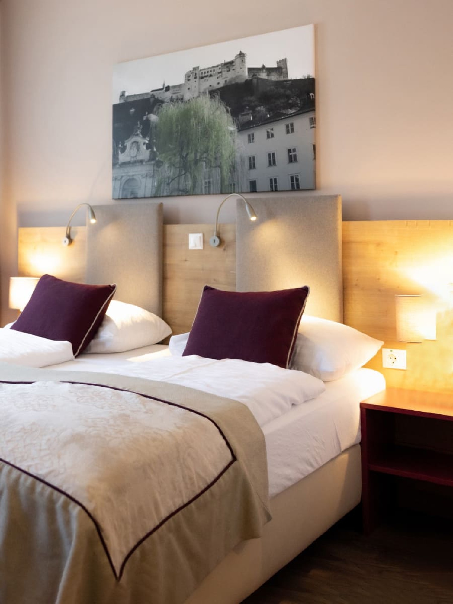 Bright and friendly furnished room in HOTEL Junior