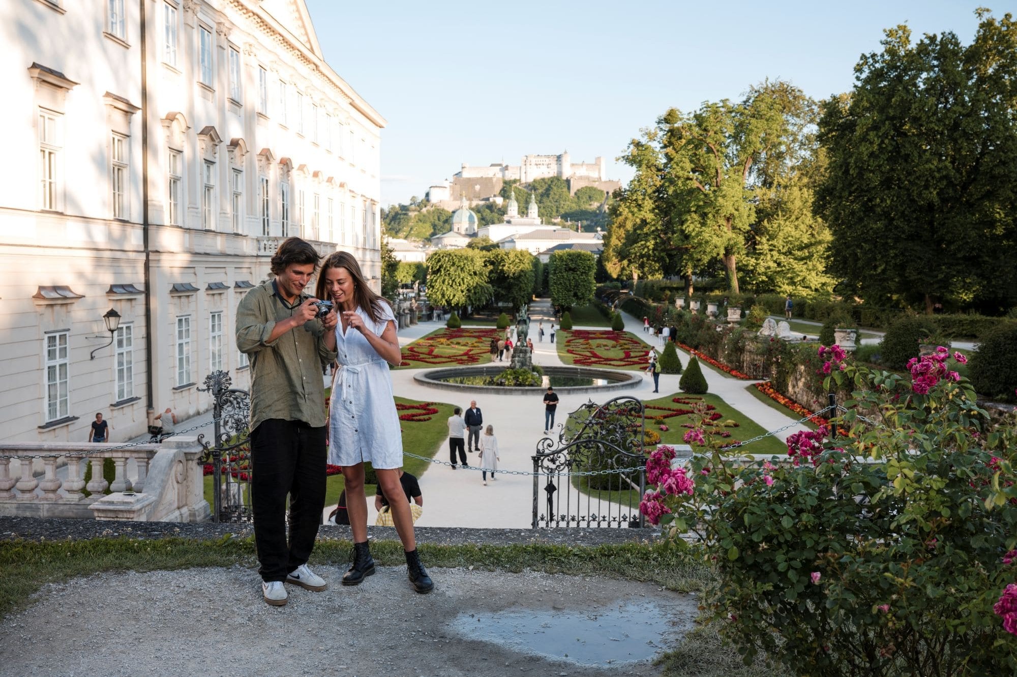 Der Mirabellgarten in Salzburg mit seinen farbenfrohen Blumenbeeten © Lorenz Masser