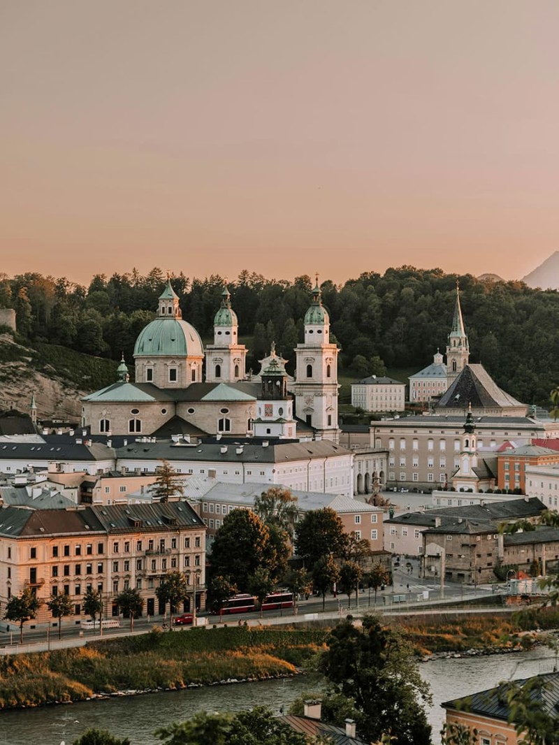Blick auf die Altstadt mit dem Domquartier © Patrick Langwallner, Unsplash