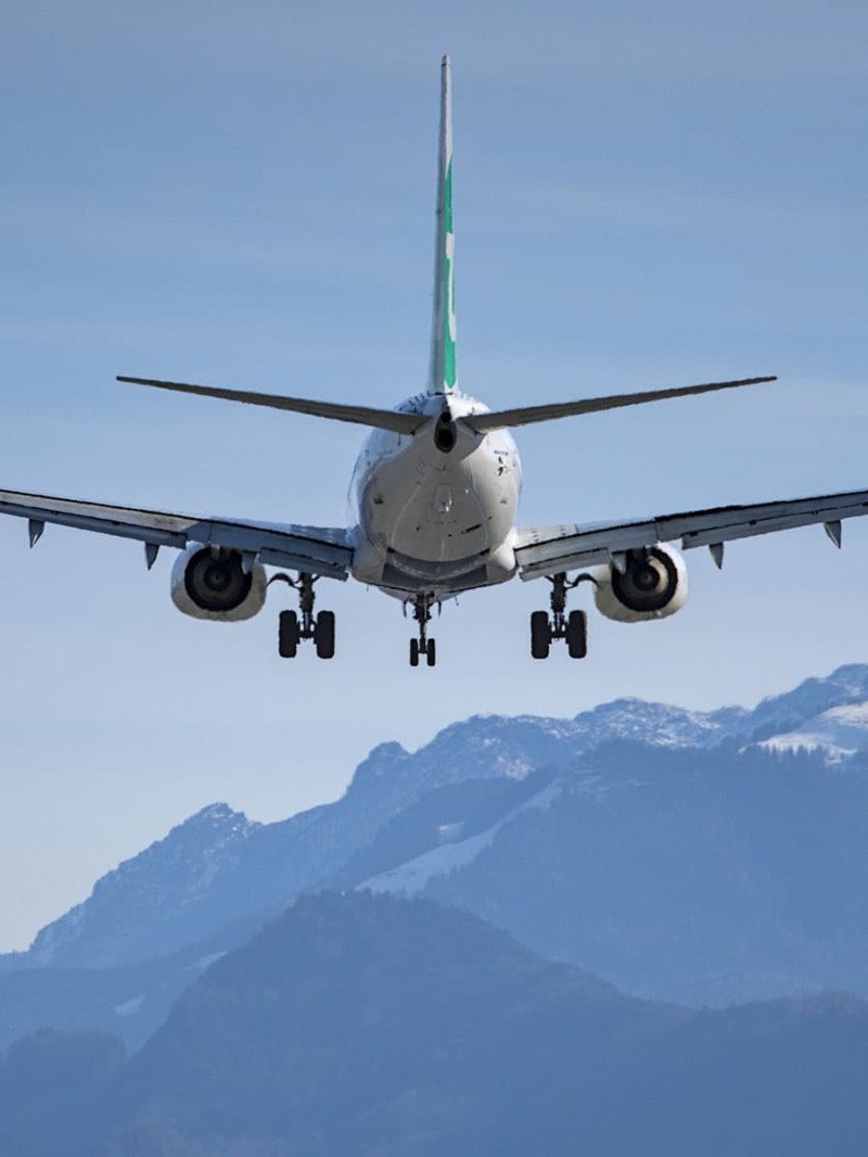 Start und Landung mit Bergblick