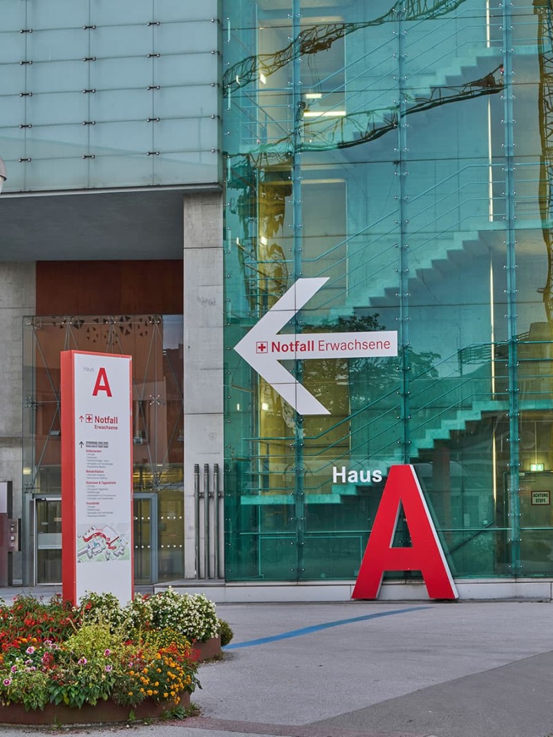 Beschilderung Notfall Erwachsene © Uniklinikum Salzburg, SALK