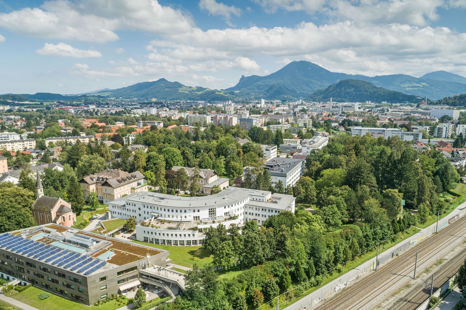 Drohenaufnahme vom Gelände © Uniklinikum Salzburg | SALK