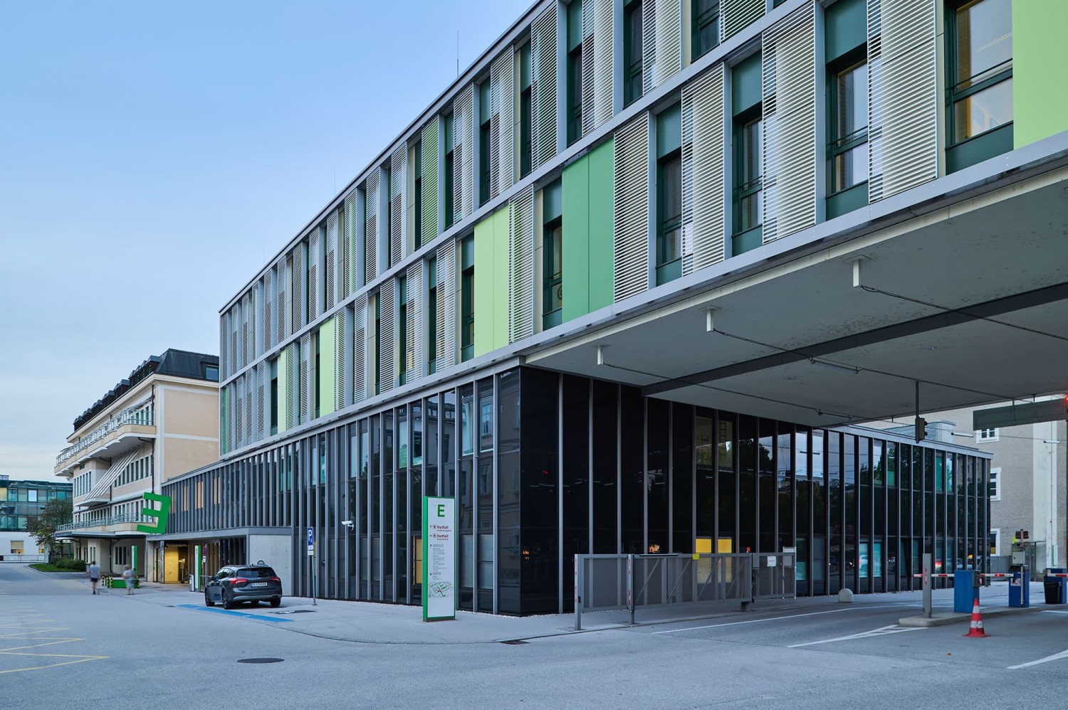 Einfahrt zum Krankenhaus © Uniklinikum Salzburg, SALK