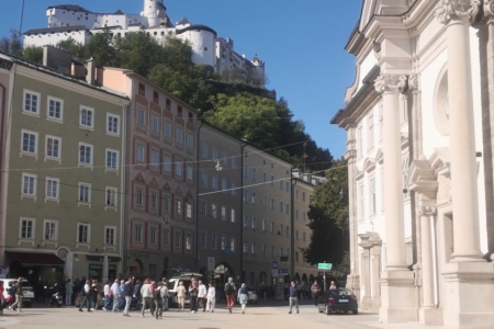 Kajetanerplatz mit Festungsblick Kajetanerplatz mit Festungsblick